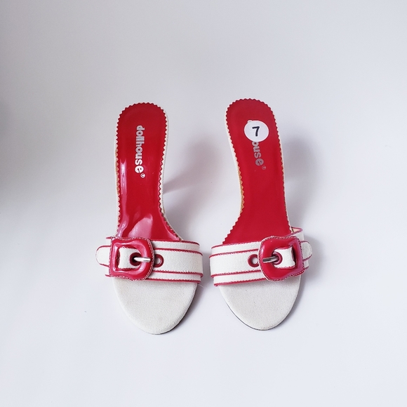 Vintage Dollhouse Cream and Red Slip-on Heels - Picture 8 of 16